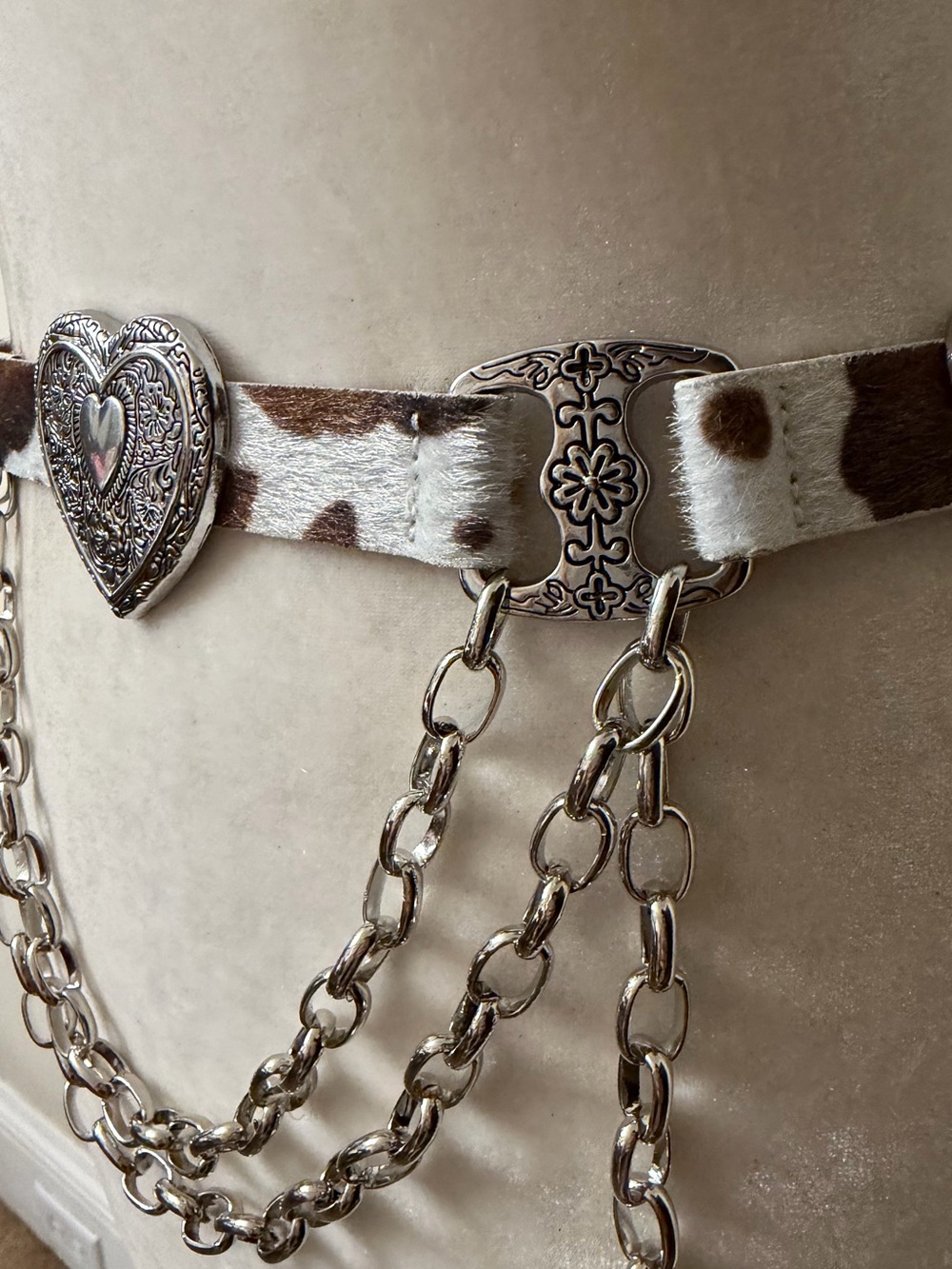 Haute Hippie Cow Print faux fur Hair-on-Hide Heart Chain Belt NWT - Picture 9 of 13